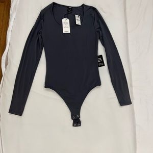 EXPRESS Body Contour Scoop Neck Long Sleeve Bodysuit in gray…NWT